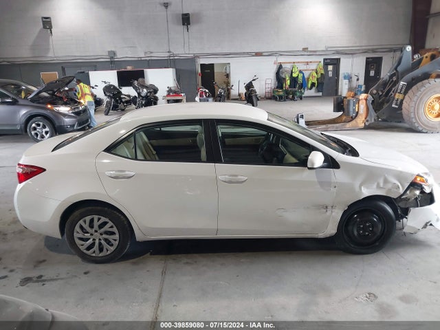 Toyota COROLLA LE 2018 2T1BURHEXJC044113 Image 13