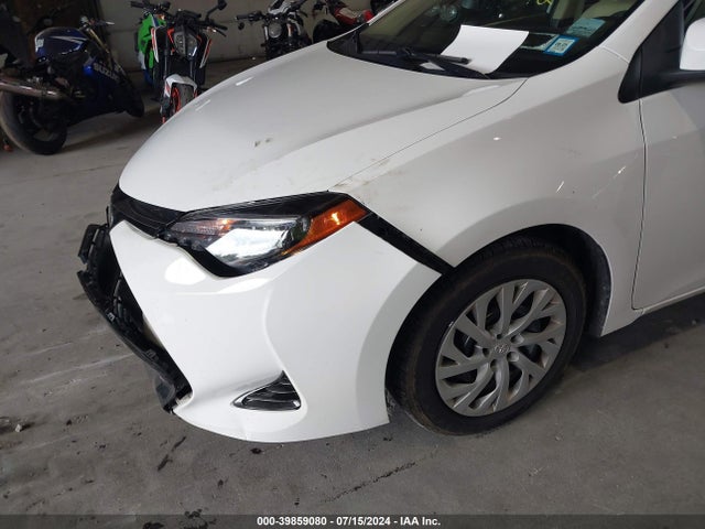 Toyota COROLLA LE 2018 2T1BURHEXJC044113 Image 18
