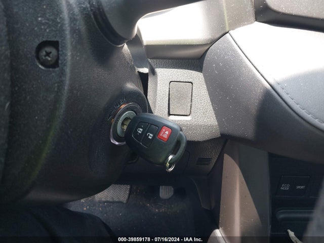 Toyota RAV4 LE 2018 JTMZFREV4JJ723621 Image 11