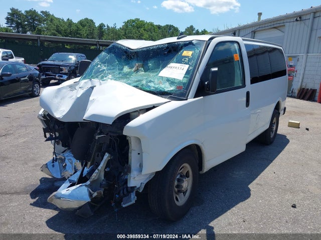 1GAWGFFGXJ1325496 Chevrolet Express 2500 Lt