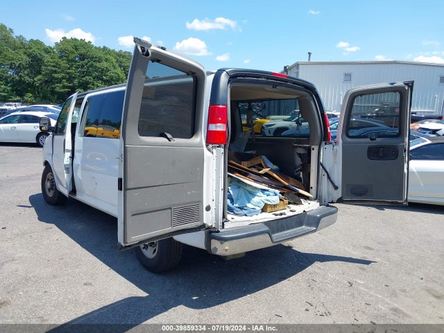 1GAWGFFGXJ1325496 Chevrolet Express 2500 Lt