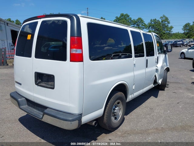1GAWGFFGXJ1325496 Chevrolet Express 2500 Lt