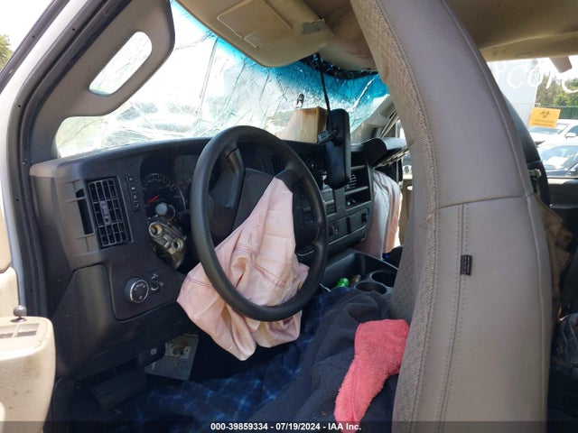 1GAWGFFGXJ1325496 Chevrolet Express 2500 Lt