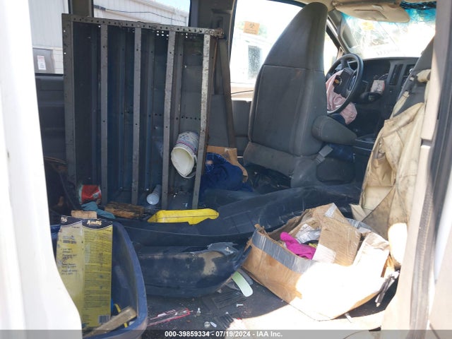 1GAWGFFGXJ1325496 Chevrolet Express 2500 Lt