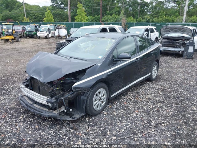 Toyota Prius Two 2016 JTDKBRFU5G3506384 Image 2