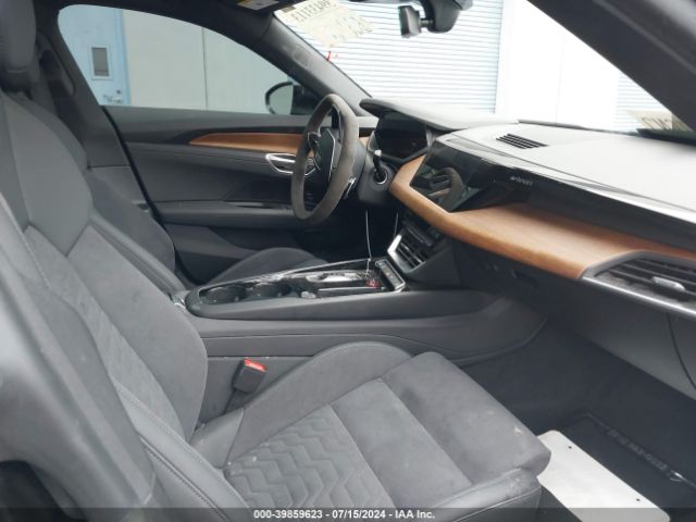WAUFJBFW5P7004302 Audi E-tron Gt Premium Plus Quattro