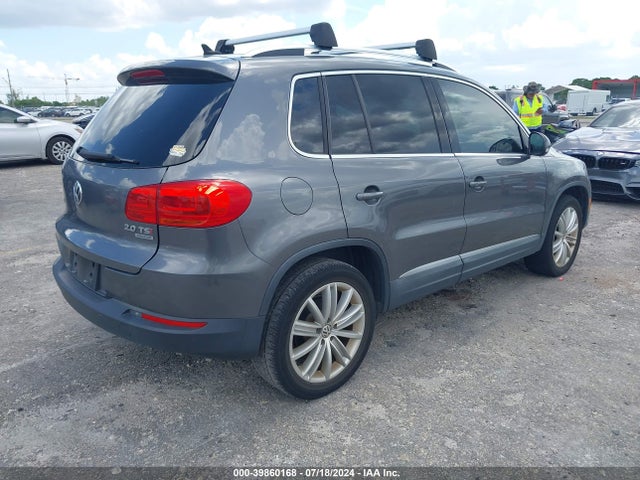 WVGBV7AX9FW568098 Volkswagen Tiguan Sel