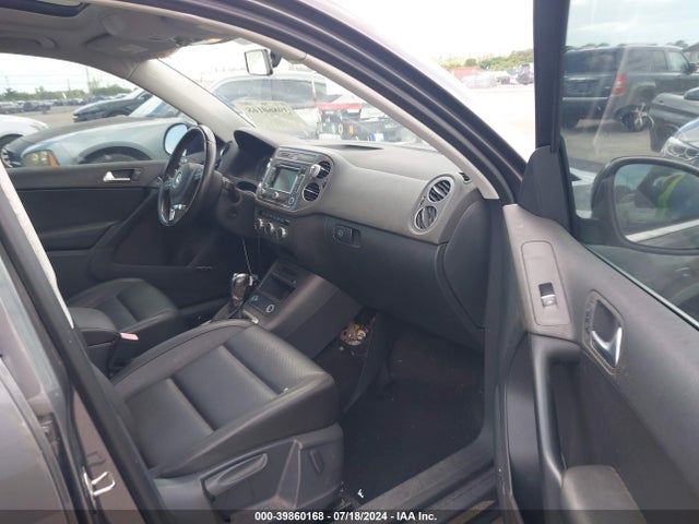 WVGBV7AX9FW568098 Volkswagen Tiguan Sel