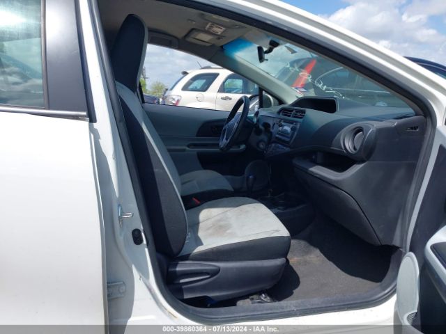 JTDKDTB36E1080704 Toyota Prius C One