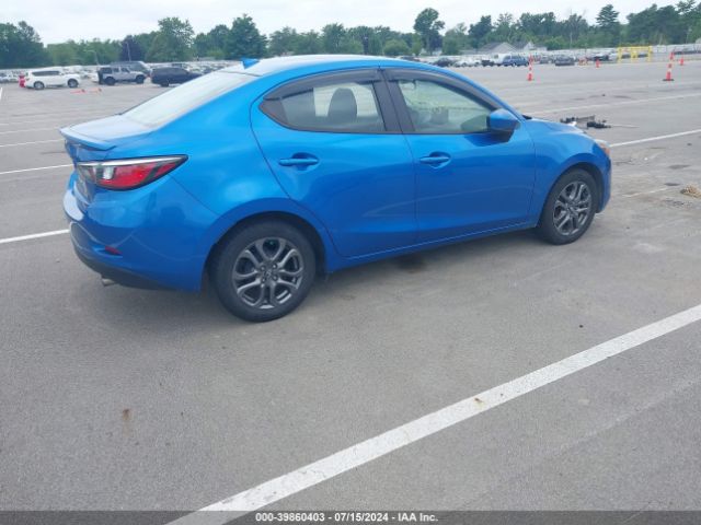 3MYDLBYV3KY523897 Toyota YARIS LE