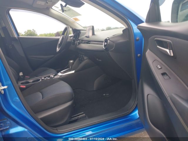 3MYDLBYV3KY523897 Toyota YARIS LE