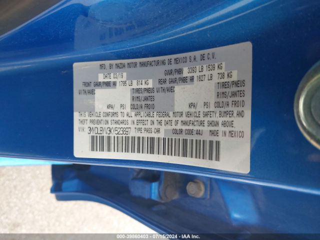 3MYDLBYV3KY523897 Toyota YARIS LE