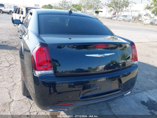 2C3CCAAG1JH249494 Chrysler 300 Touring