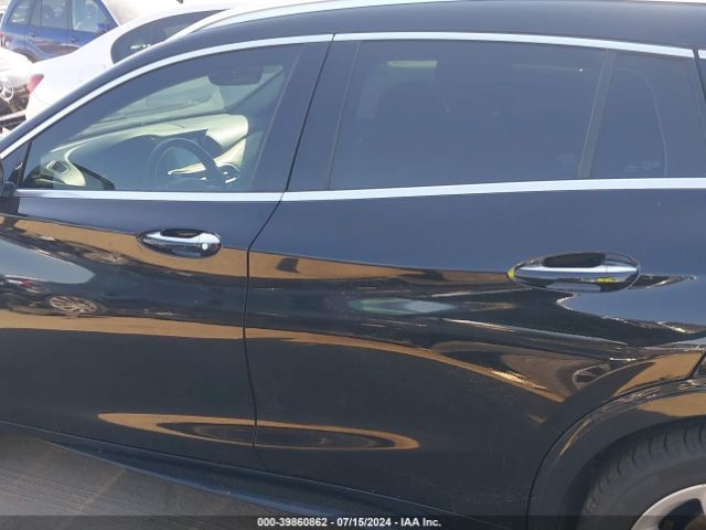 SJKCH5CP7JA047045 Infiniti Qx30 Premium