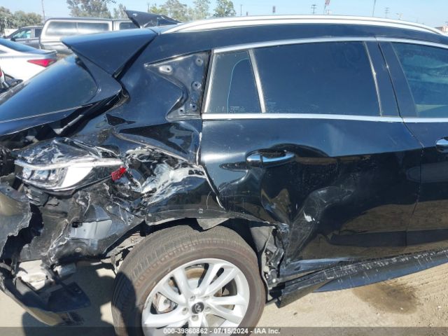 SJKCH5CP7JA047045 Infiniti Qx30 Premium