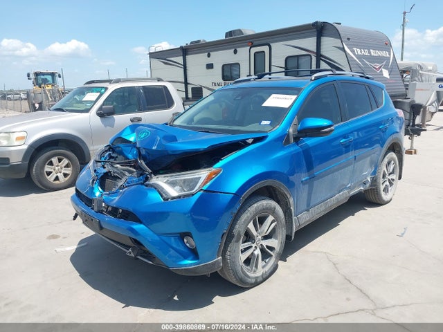 Toyota Rav4 Xle 2017 JTMWFREV0HJ147460 Image 2