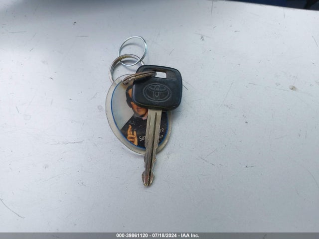 VNKKTUD32FA041039 Toyota YARIS L
