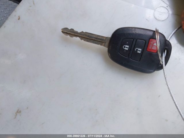 JTDKDTB35F1093056 Toyota Prius C One