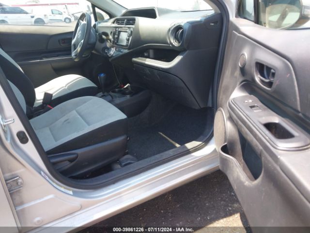 JTDKDTB35F1093056 Toyota Prius C One