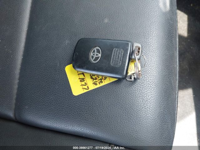 5YFBURHE2HP640326 Toyota Corolla Xle