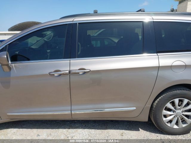 2C4RC1BG8HR576015 Chrysler Pacifica Touring-l
