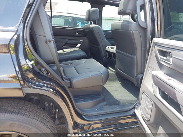 Toyota Sequoia Platinum 2024 7SVAAABA8RX025560 Image 8