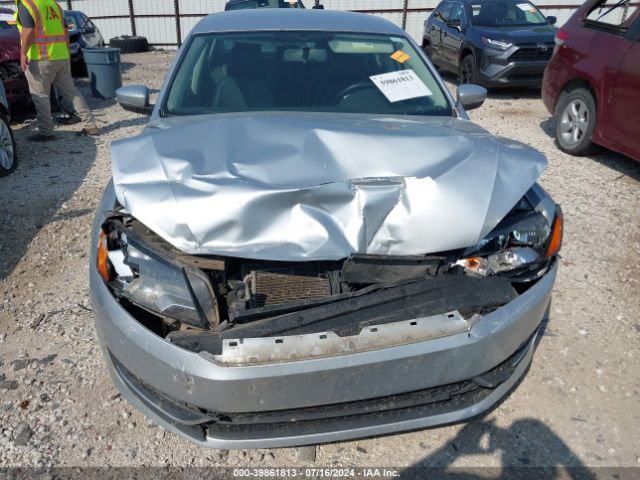 1VWAT7A38FC044975 Volkswagen Passat 1.8t Wolfsburg Edition