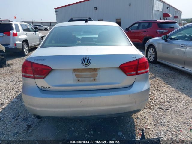 1VWAT7A38FC044975 Volkswagen Passat 1.8t Wolfsburg Edition
