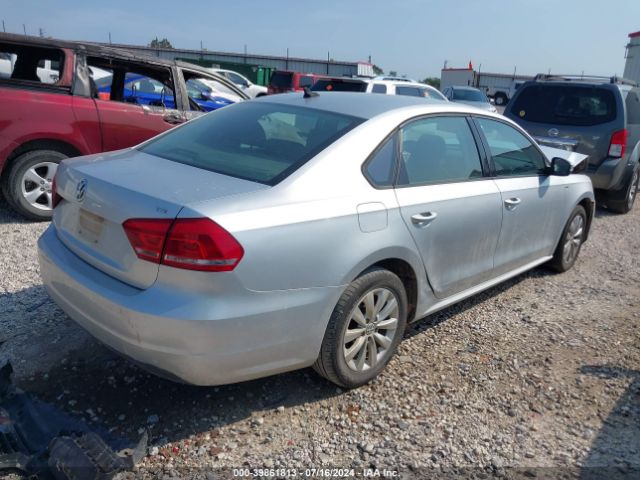 1VWAT7A38FC044975 Volkswagen Passat 1.8t Wolfsburg Edition