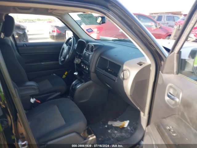 1C4NJPFBXGD584317 Jeep Patriot Latitude