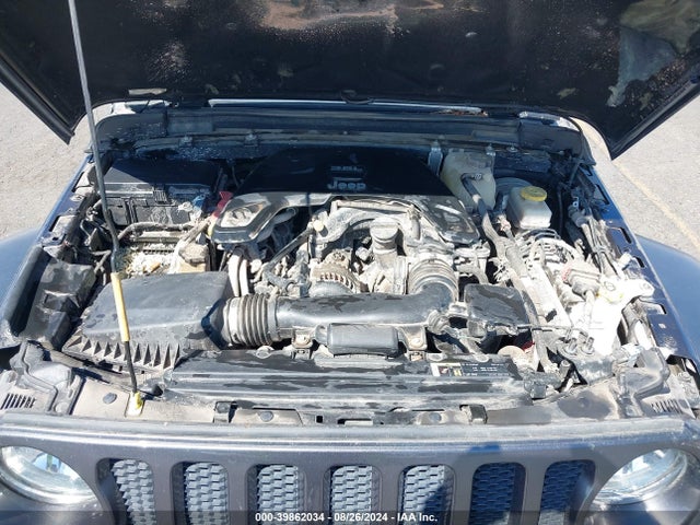 1C4HJXDG4JW139398 Jeep Wrangler Unlimited Sport 4x4