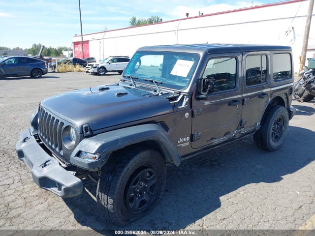 1C4HJXDG4JW139398 Jeep Wrangler Unlimited Sport 4x4