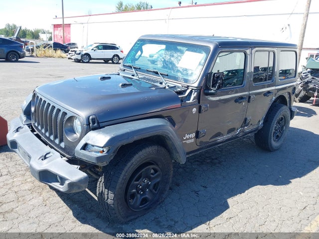 1C4HJXDG4JW139398 Jeep Wrangler Unlimited Sport 4x4