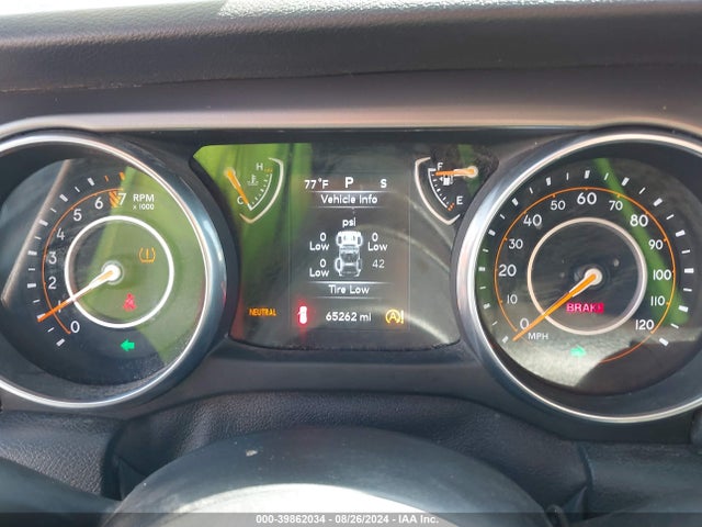 1C4HJXDG4JW139398 Jeep Wrangler Unlimited Sport 4x4