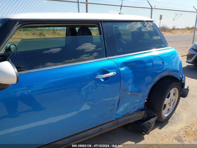 2011 MINI COOPER WMWSU3C51BT253011 Photo 5