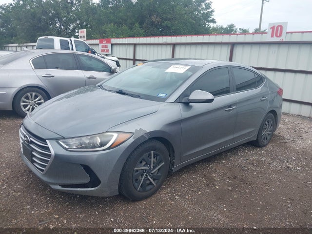 Hyundai ELANTRA SE 2018 KMHD74LF4JU632848 Image 2