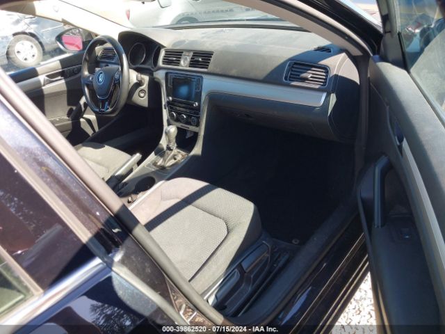 1VWAT7A32HC037202 Volkswagen Passat 1.8t S