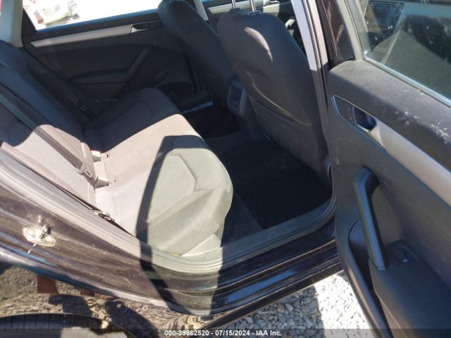 1VWAT7A32HC037202 Volkswagen Passat 1.8t S