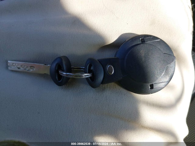 2010 MINI COOPER WMWMF3C51ATZ66427 Photo 10