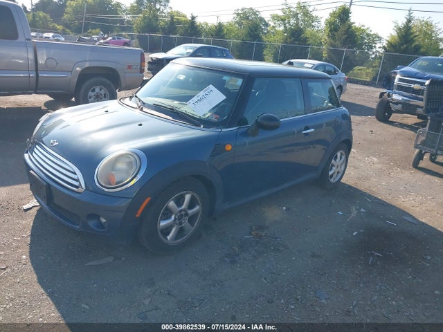 2010 MINI COOPER WMWMF3C51ATZ66427 Photo 1