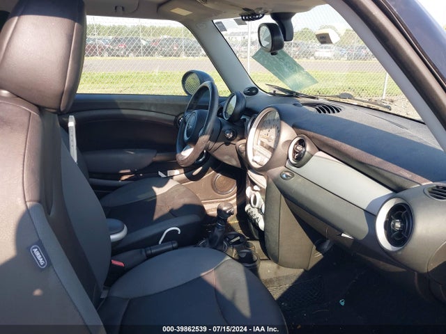 2010 MINI COOPER WMWMF3C51ATZ66427 Photo 4