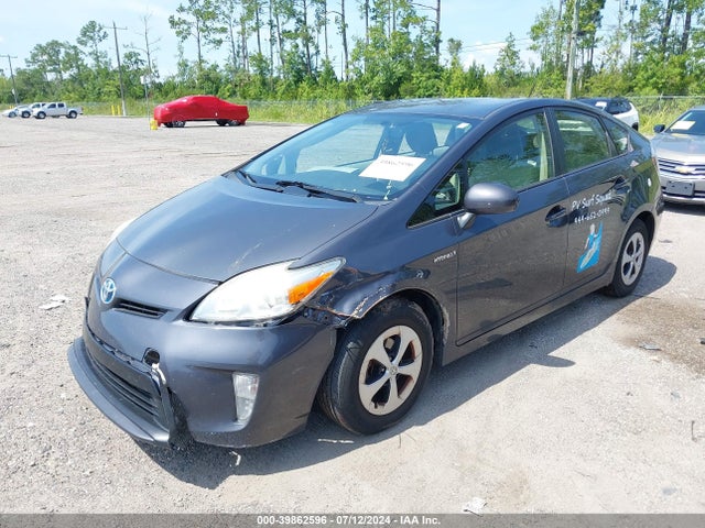 Toyota Prius Three 2014 JTDKN3DUXE1776548 Image 2