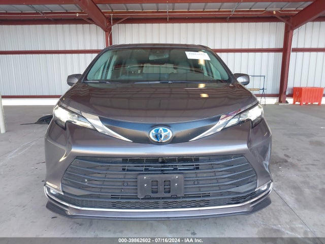 Toyota SIENNA XLE 2023 5TDYSKFC7PS103286 Image 13
