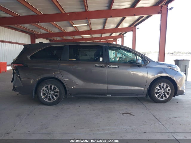 Toyota SIENNA XLE 2023 5TDYSKFC7PS103286 Image 14
