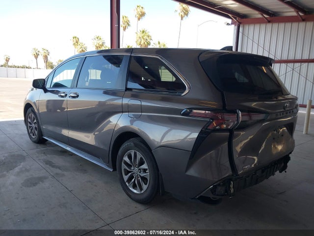 Toyota SIENNA XLE 2023 5TDYSKFC7PS103286 Image 3