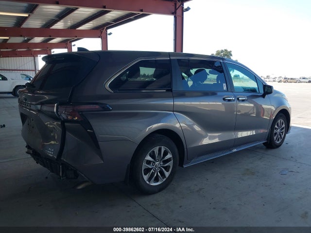 Toyota SIENNA XLE 2023 5TDYSKFC7PS103286 Image 4