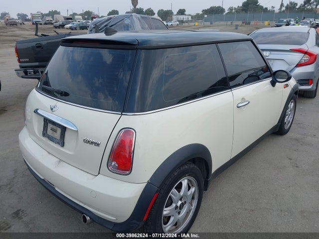 2006 MINI COOPER WMWRC33576TK18304 Photo 3