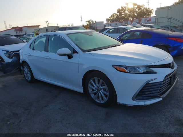 Toyota CAMRY LE 2022 4T1C11AK6NU070968 Image 1