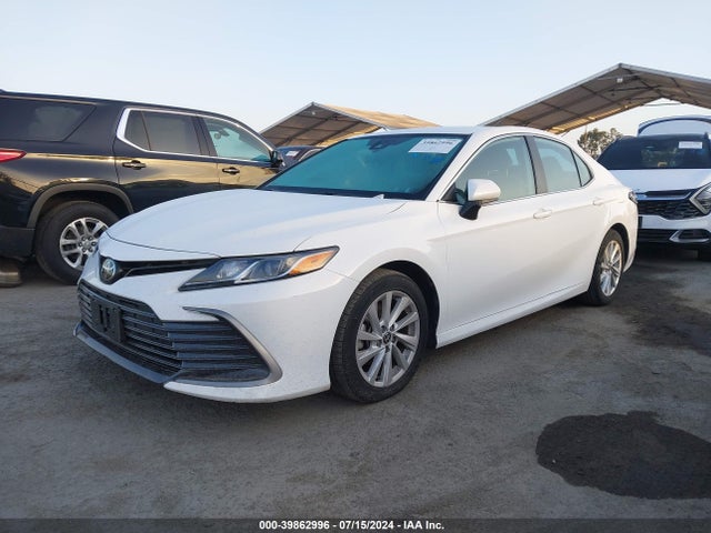 Toyota CAMRY LE 2022 4T1C11AK6NU070968 Image 2