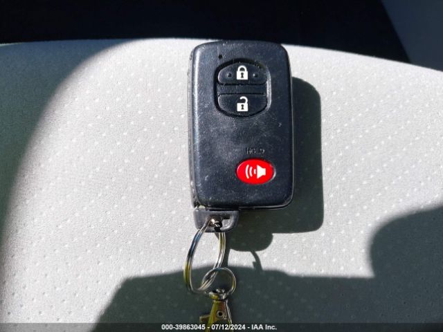 JTDKN3DUXE1735207 Toyota Prius Two